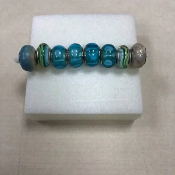 8 Miscellaneous Beads Including Pugster - Picture 8 of 14